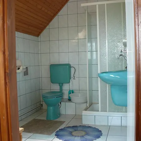 Yellow Apartmenthouse *