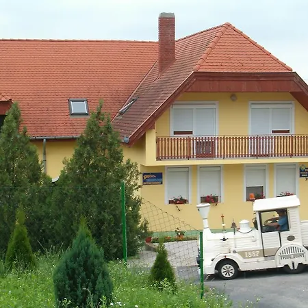 Yellow Apartmenthouse 아파트 *