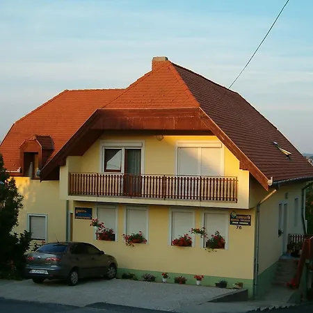 아파트 Yellow Apartmenthouse Hévíz