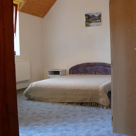 Yellow Apartmenthouse *