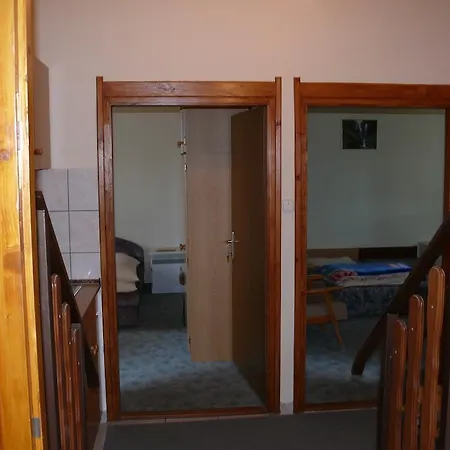 Yellow Apartmenthouse 아파트 Hévíz